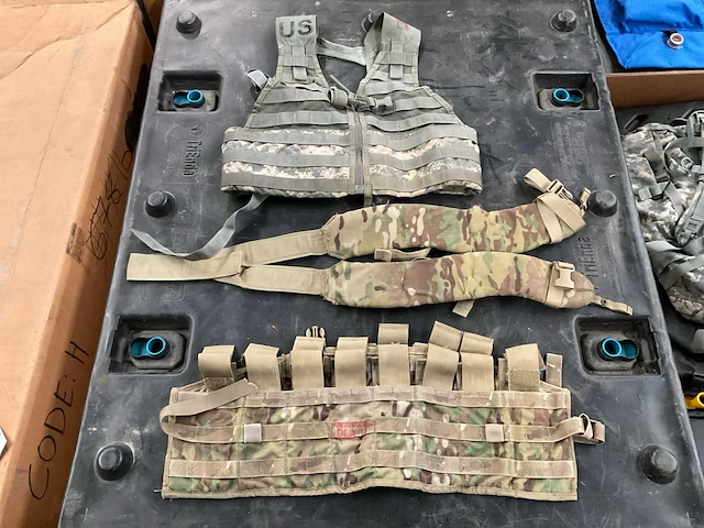 Different army stuff (125x) - afbeelding 1 van  4