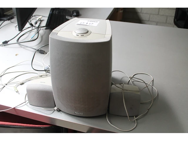 Digitaal speakersysteem philips dss330 met subwoofer. afmeting 18 x 15 x 28 cm - afbeelding 1 van  2