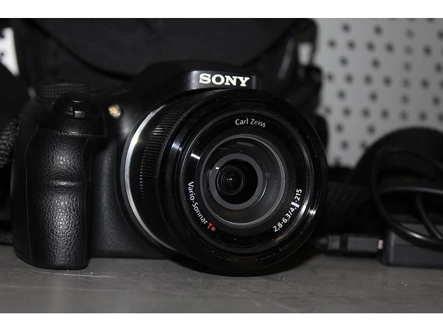 Digitale camera sony dsc-hx300 met accu, acculader en draagtas. - afbeelding 2 van  4