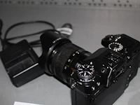 Digitale fotocamera fujifilm x-t3 met twee lenzen, twee laders en accessoires in tas - afbeelding 2 van  7