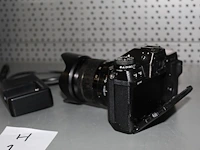 Digitale fotocamera fujifilm x-t3 met twee lenzen, twee laders en accessoires in tas - afbeelding 3 van  7