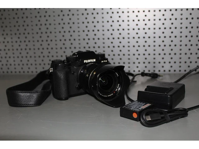 Digitale fotocamera fujifilm x-t2 met aspherical lens fujinon super ebc xf 18-55 mm f/1: 2.8-4 lm ois met d... - afbeelding 1 van  5