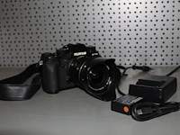 Digitale fotocamera fujifilm x-t2 met aspherical lens fujinon super ebc xf 18-55 mm f/1: 2.8-4 lm ois met d... - afbeelding 1 van  5