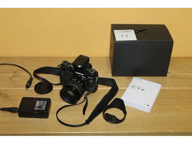 Digitale fotocamera fujifilm x-t2 met aspherical lens fujinon super xf 18-55 met twee accu's en lader. - afbeelding 1 van  6