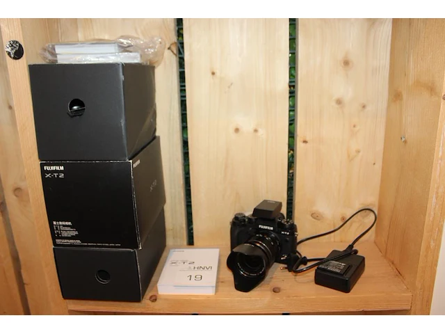 Digitale fotocamera fujifilm x-t2 met xf 18-55 mm f2.8-4 r lm ois met accu en lader. - afbeelding 1 van  3