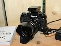 Digitale fotocamera fujifilm x-t2 met xf 18-55 mm f2.8-4 r lm ois met accu en lader. - afbeelding 2 van  3