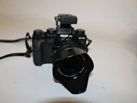 Digitale fotocamera fujifilm x-t3 met twee lenzen en twee accu's en lader in cameratas - afbeelding 2 van  7