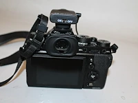 Digitale fotocamera fujifilm x-t3 met twee lenzen en twee accu's en lader in cameratas - afbeelding 3 van  7