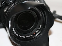 Digitale fotocamera fujifilm x-t3 met twee lenzen en twee accu's en lader in cameratas - afbeelding 4 van  7