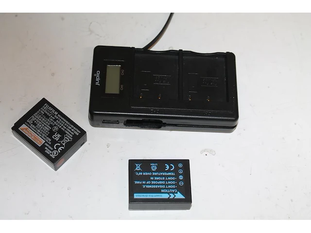 Digitale fotocamera fujifilm x-t3 met twee lenzen en twee accu's en lader in cameratas - afbeelding 7 van  7