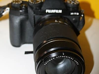 Digitale fotocamera fujifilm x-t3 met twee lenzen, twee laders en accessoires in tas - afbeelding 5 van  7