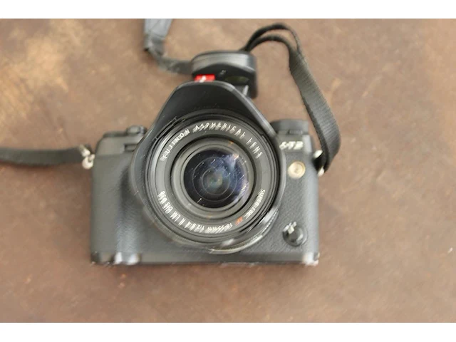 Digitale fotocamera fujifilm x-t3 met xf 18-55 mm f2.8-4 r lm ois met drie accu's en lader. - afbeelding 3 van  4