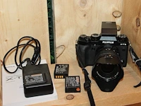 Digitale fotocamera fujifilm x-t3 met xf 18-55 mm f2.8-4 r lm ois met drie accu's en lader. - afbeelding 1 van  3