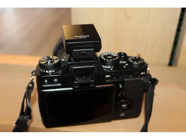 Digitale fotocamera fujifilm x-t3 met xf 18-55 mm f2.8-4 r lm ois met drie accu's en lader. - afbeelding 3 van  3