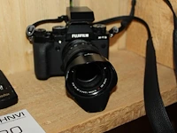 Digitale fotocamera fujifilm x-t3 met xf 18-55 mm f2.8-4 r lm ois met drie accu's en lader. - afbeelding 2 van  4