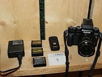 Digitale fotocamera fujifilm x-t3 met xf 18-55 mm f2.8-4 r lm ois met vier accu's en lader. - afbeelding 1 van  4