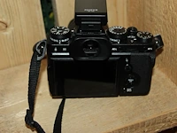 Digitale fotocamera fujifilm x-t3 met xf 18-55 mm f2.8-4 r lm ois met vier accu's en lader. - afbeelding 3 van  4