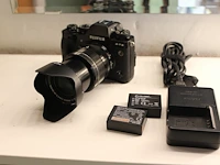 Digitale fotocamera fujifilm x-t3 met xf 18-55mm f2.8-4 r lm ois met twee accu's en lader. - afbeelding 1 van  5