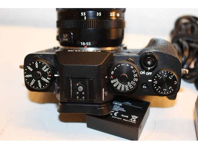 Digitale fotocamera fujifilm x-t3 met xf 18-55mm f2.8-4 r lm ois met twee accu's en lader. - afbeelding 5 van  5
