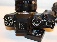 Digitale fotocamera fujifilm x-t3 met xf 18-55mm f2.8-4 r lm ois met twee accu's en lader. - afbeelding 5 van  5
