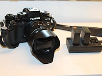 Digitale fotocamera fujifilm x-t3 met xf 18-55mm f2.8-4 r lm ois met twee accu's en lader.