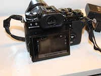 Digitale fotocamera fujifilm x-t3 met xf 18-55mm f2.8-4 r lm ois met twee accu's en lader. - afbeelding 5 van  7