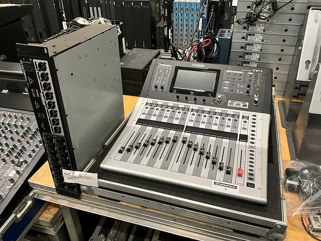 Digitale mengtafel - yamaha - tf1 - afbeelding 1 van  8