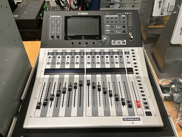 Digitale mengtafel - yamaha - tf1 - afbeelding 2 van  8