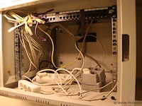 Digitus serverkast met sleutel & avaya switch - 60x60x42cm - afbeelding 2 van  3
