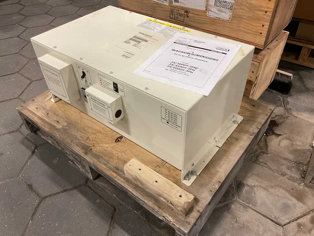 Dimensions 24/6000h-3phq-006 piwer inverters - afbeelding 1 van  5