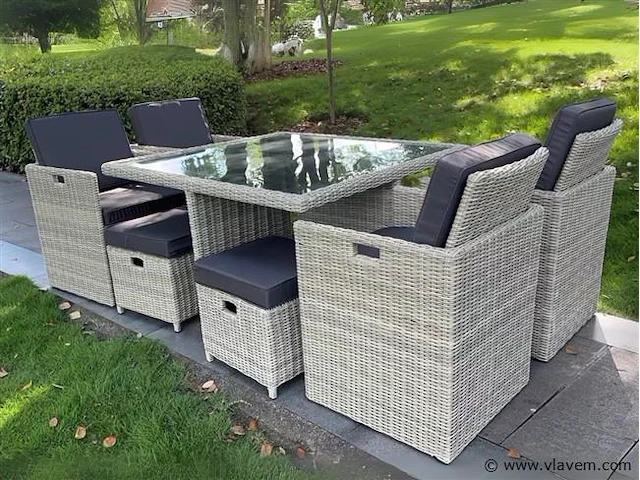 Diningset 9-delig light grey wicker / zwarte kussens - afbeelding 1 van  3