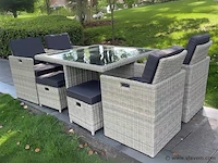 Diningset 9-delig light grey wicker / zwarte kussens - afbeelding 1 van  3
