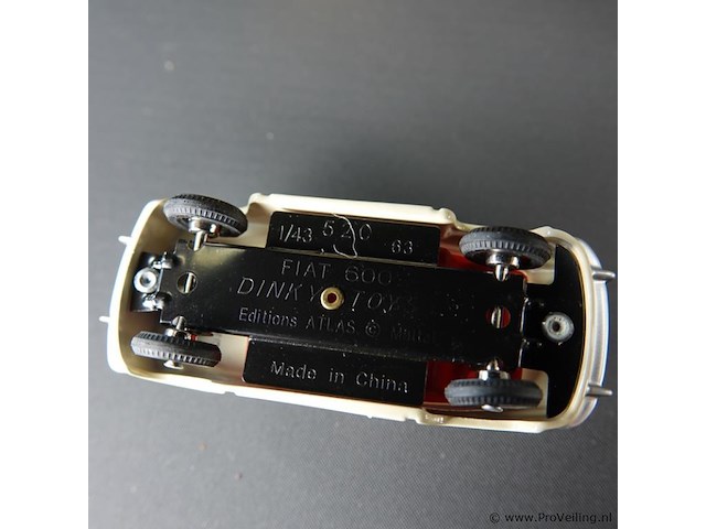 Dinky toys fiat 600 d beige nr. 520 atlas in originele doos - afbeelding 5 van  5