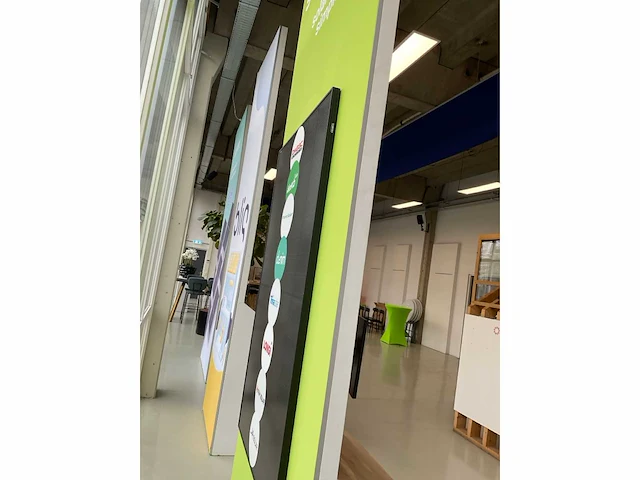 Display meubel met beeldscherm (3x) - afbeelding 2 van  10