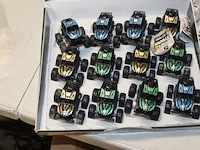 Display speelgoed 4x4 wagentjes 12 in display - afbeelding 2 van  5