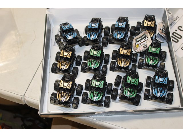 Display speelgoed 4x4 wagentjes 12 in display - afbeelding 4 van  5