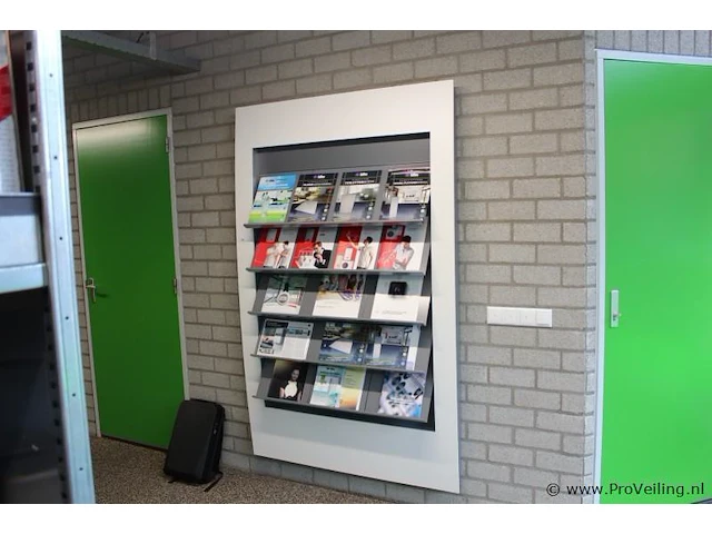 Display - afbeelding 1 van  3
