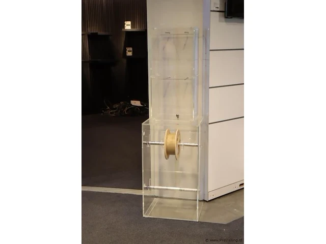 Displaykasten - 36x30x75cm (sleutel ontbreekt) & 47x40x81cm - afbeelding 2 van  5