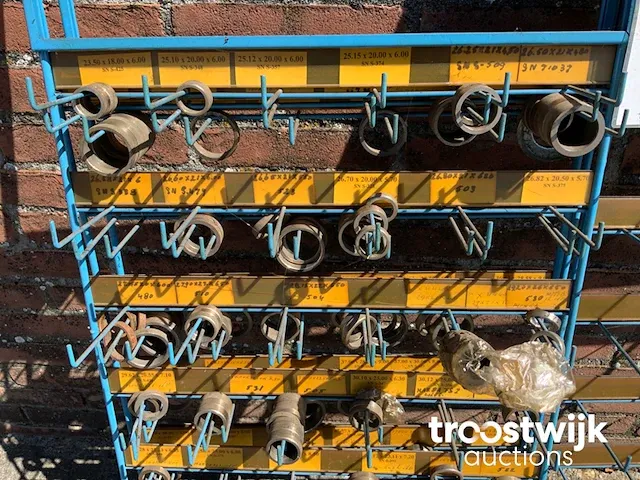 Displays gevuld met klepzittingen - afbeelding 3 van  4