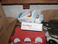 Disposables waaronder gezichtsmaskers, cadeauverpakkingen, bakjes, deksels en traytjes in zes dozen. - afbeelding 3 van  6