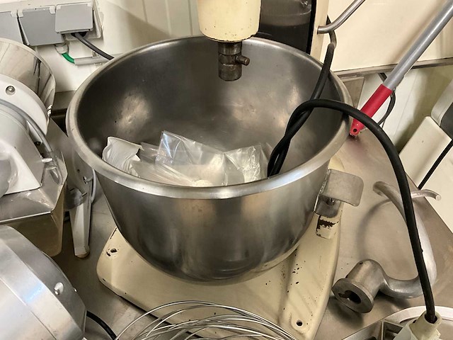 Dito sama b 20 mixer met bakkerijmachines voor gasfornuis - afbeelding 10 van  13