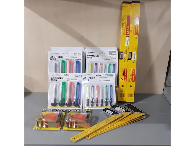 Div. gereedschap o.a. laserwaterpas, 2 soorten afbreekmessen (d1650) - afbeelding 3 van  3