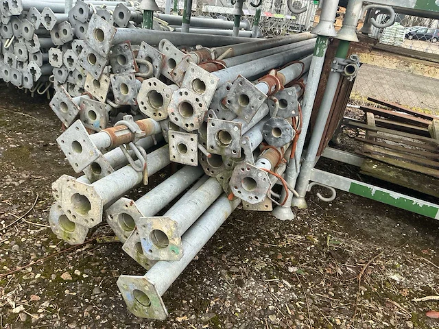 Div verstelbare stempels steiger (42x) met bak - afbeelding 1 van  5