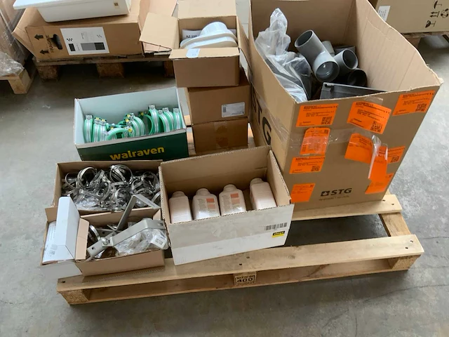 Divers aannemersmateriaal - afbeelding 1 van  7
