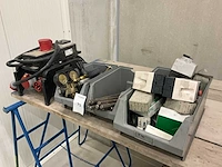 Divers aannemersmateriaal - afbeelding 1 van  8
