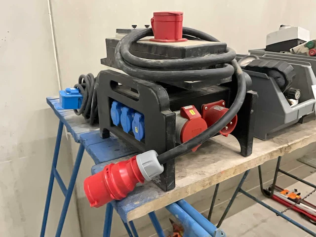 Divers aannemersmateriaal - afbeelding 2 van  8