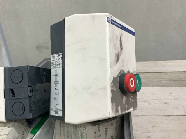 Divers aannemersmateriaal - afbeelding 8 van  8