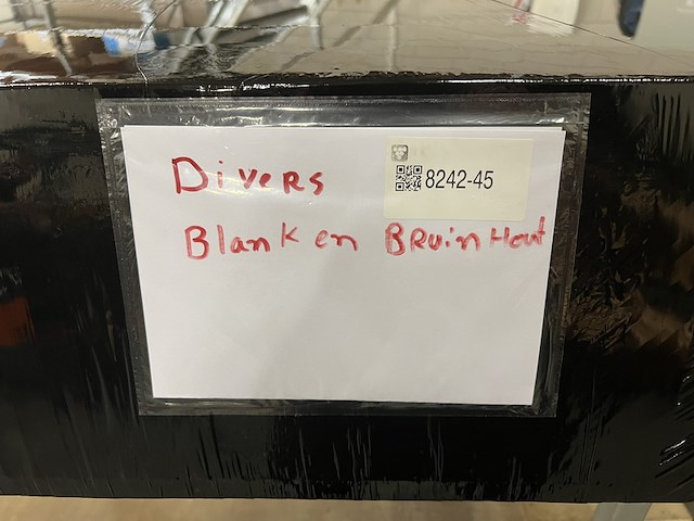 Divers blank en bruin hout - afbeelding 7 van  9