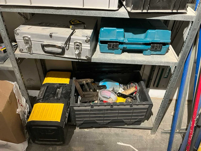 Divers gereedschap en bevestigingsmaterialen - afbeelding 14 van  26