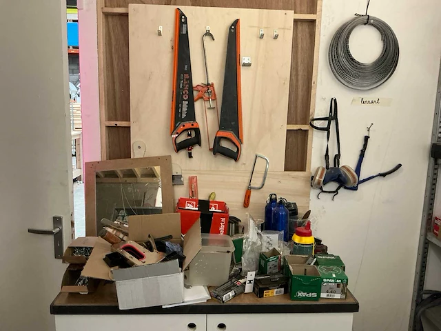 Divers gereedschap en bevestigingsmaterialen - afbeelding 18 van  26